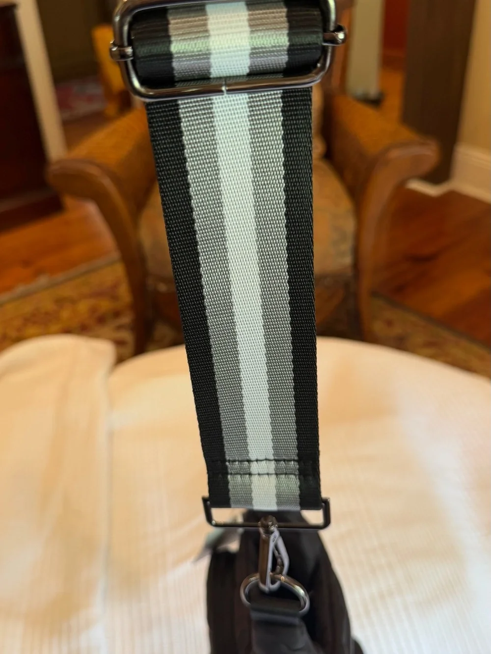 Wonderful Black Quilted Crossbody Phone Bag/ water bottle bag - Picture 6 of 8